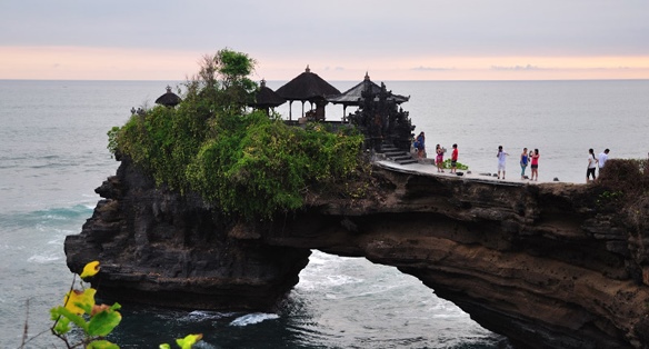 Batu-bolong-temple-Lombok